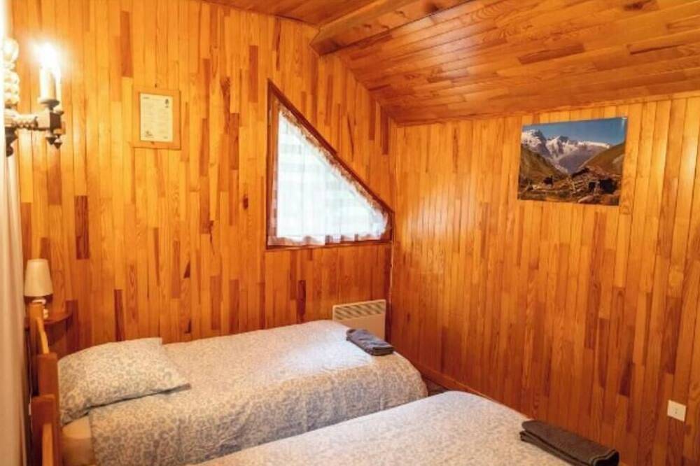 Beautiful and spacious mountain chalet in Queyras - Abriès. Pet friendly! in Abriès-Ristolas, Queyras