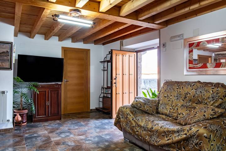 Casa rural para 8 personas, con Balcón y Jardín además de Sauna y Vistas al lago en La Aldehuela - 2