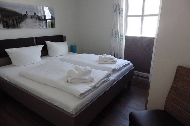 Ganze Wohnung, Fewo Schloonblick, zentral, 300 m Strand, WLAN, Gaskamin, 2 Balkone in Bansin, Heringsdorf