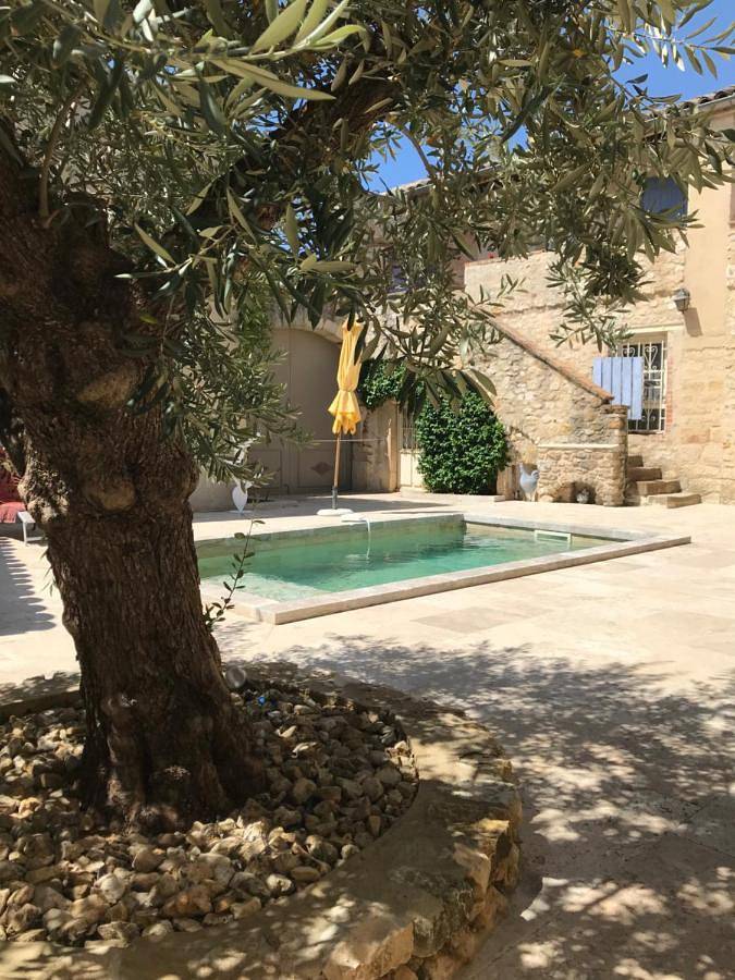 Gîte pour 4 personnes, avec piscine ainsi que terrasse et jardin à Saint-Laurent-de-Carnols