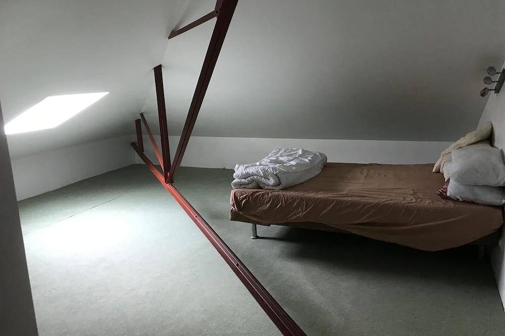 Appartement entier, Appartement avec terrasse en étage proche centre ville in Aubenas, Ardèche