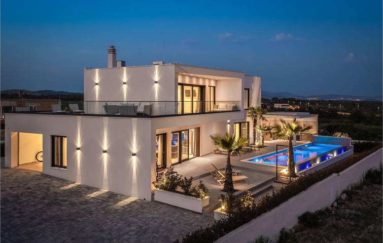 Ferienhaus für 10 Personen, mit Terrasse und Pool