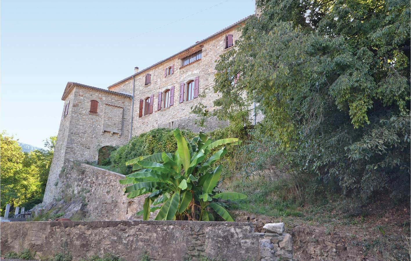 Appartement de vacances entier, Riverside Pool Apartment with Parking & TV. in Les Salles-du-Gardon, Parc national des Cévennes