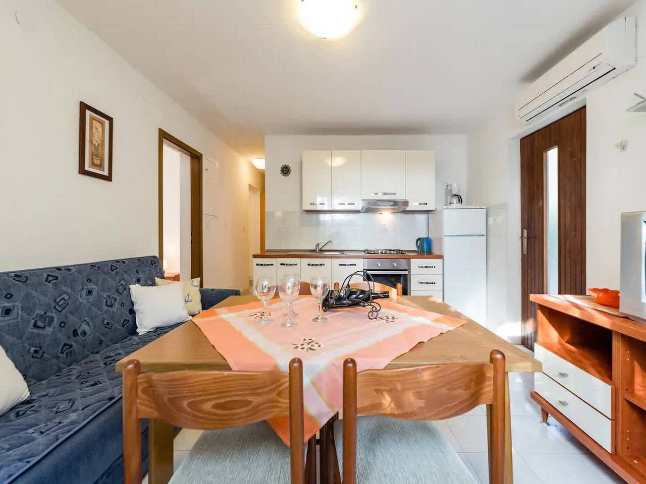 Ganze Wohnung, Apartments Villa Pelegrin - Two Bedroom Apartment with Garden View in Zavala, Hvar