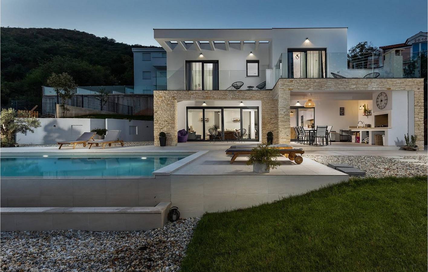Encantador apartamento de 2 dormitorios con piscina cerca de la costa y los restaurantes de Opatija in Općina Matulji, Opatija Riviera