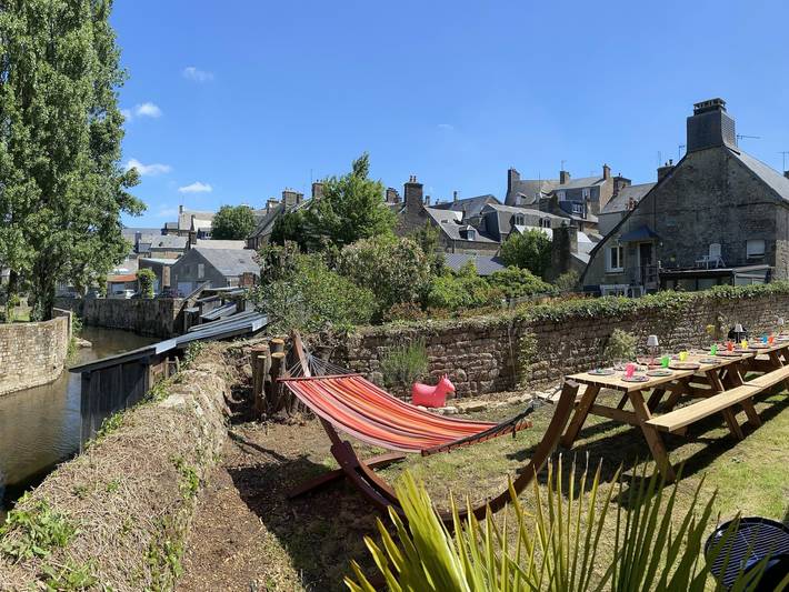 Maison de campagne pour 22 personnes, avec jardin, animaux acceptés à Villedieu-les-Poêles - 2