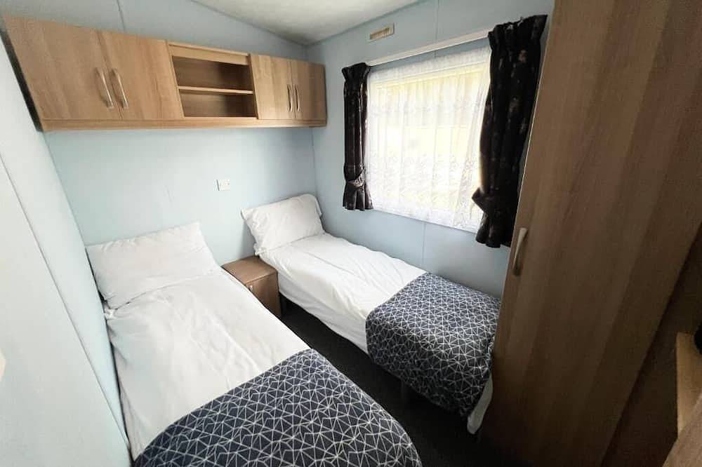 2 Bedroom Caravan, Lower Hyde, Shanklin, Isle of Wight in Shanklin, Isle of Wight