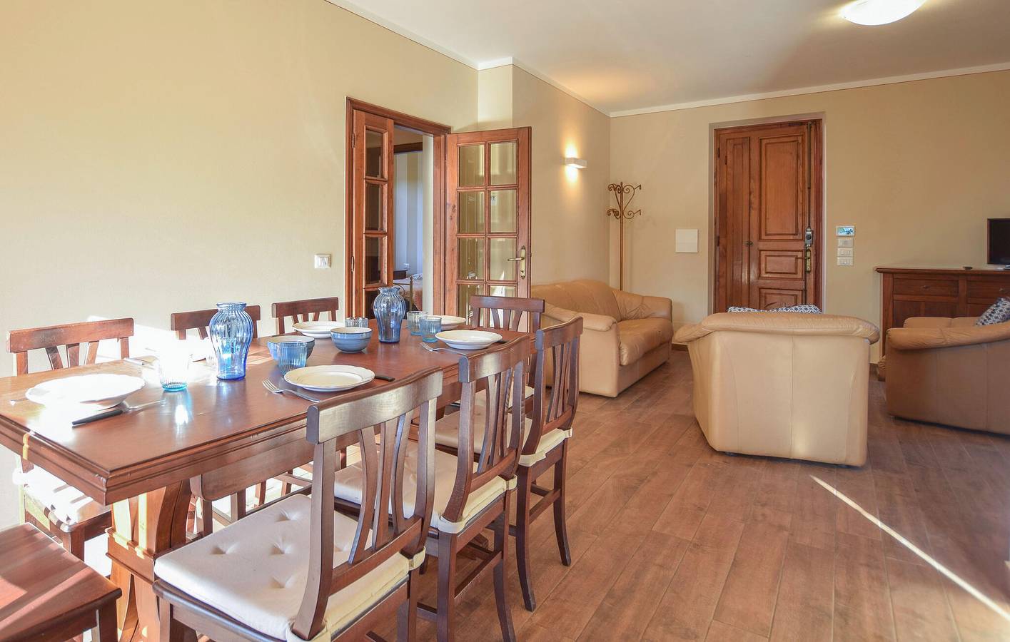 Appartement spacieux avec piscine, jardin et Internet gratuit in Camaiore, Riviera Italienne