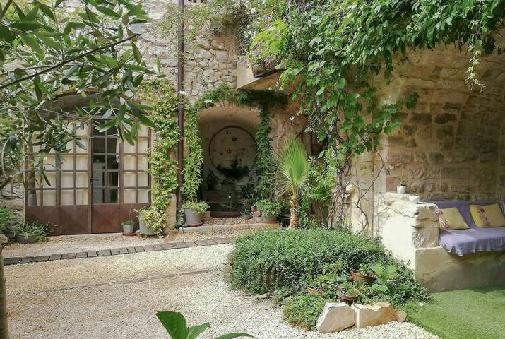 Gîte pour 4 personnes, avec jardin et terrasse, animaux acceptés à Fons-sur-Lussan