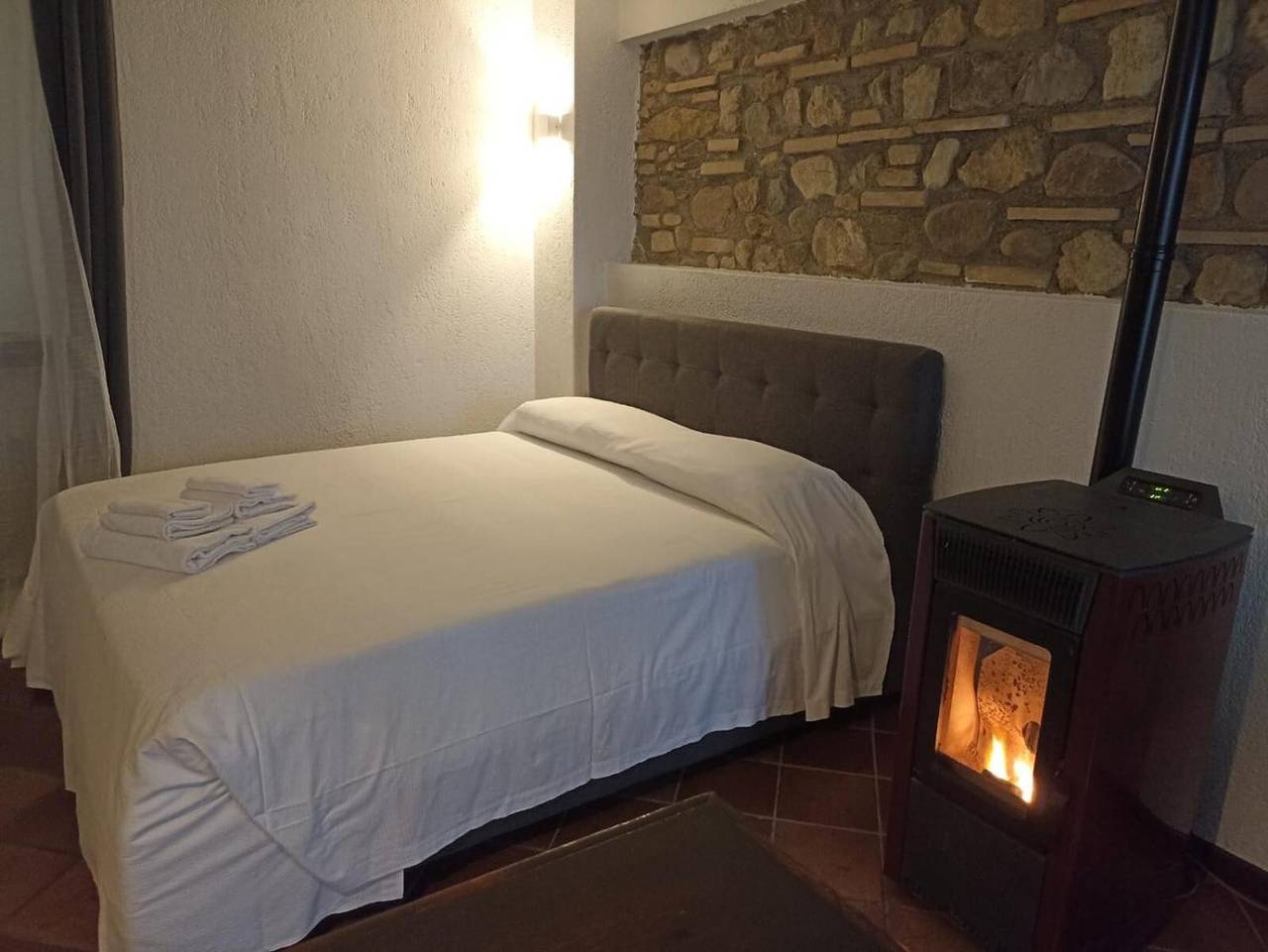Appartamento intero, Appartamento 'Casa Dolce Casa Country House' con vista montagna, Wi-Fi e aria condizionata in Rivoltella del Garda, Desenzano del Garda