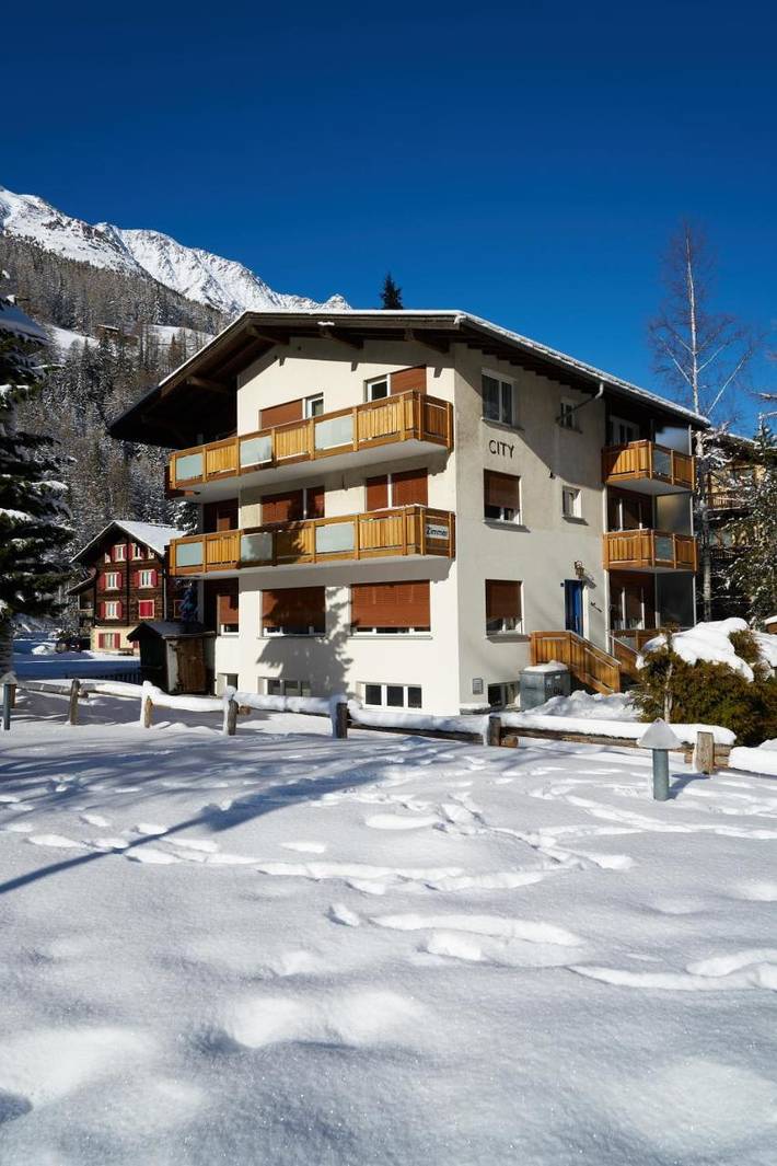 Ferienwohnung für 2 Personen, mit Terrasse und Ausblick in Saas-Grund