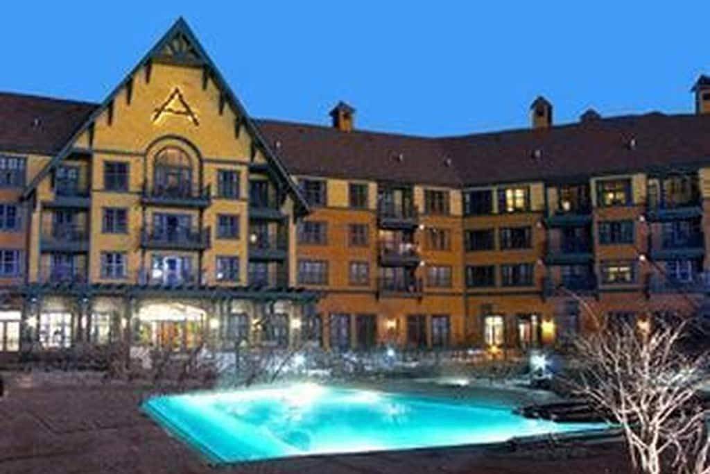Ganze Wohnung, Resort Getaway ! Mtn Creek Ski-In Ski-Out -Pool-Hot Tub-Sauna in Mountain Creek