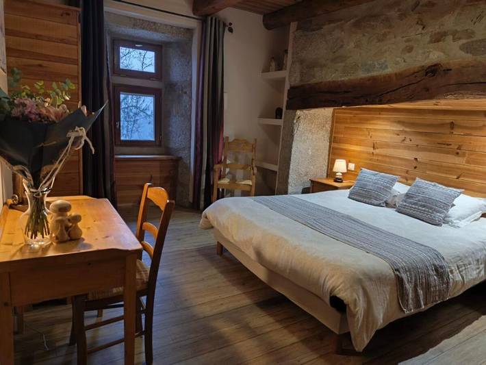 Chambre d’hôte pour 2 personnes, avec jardin ainsi que vue et piscine dans Lozère - 2