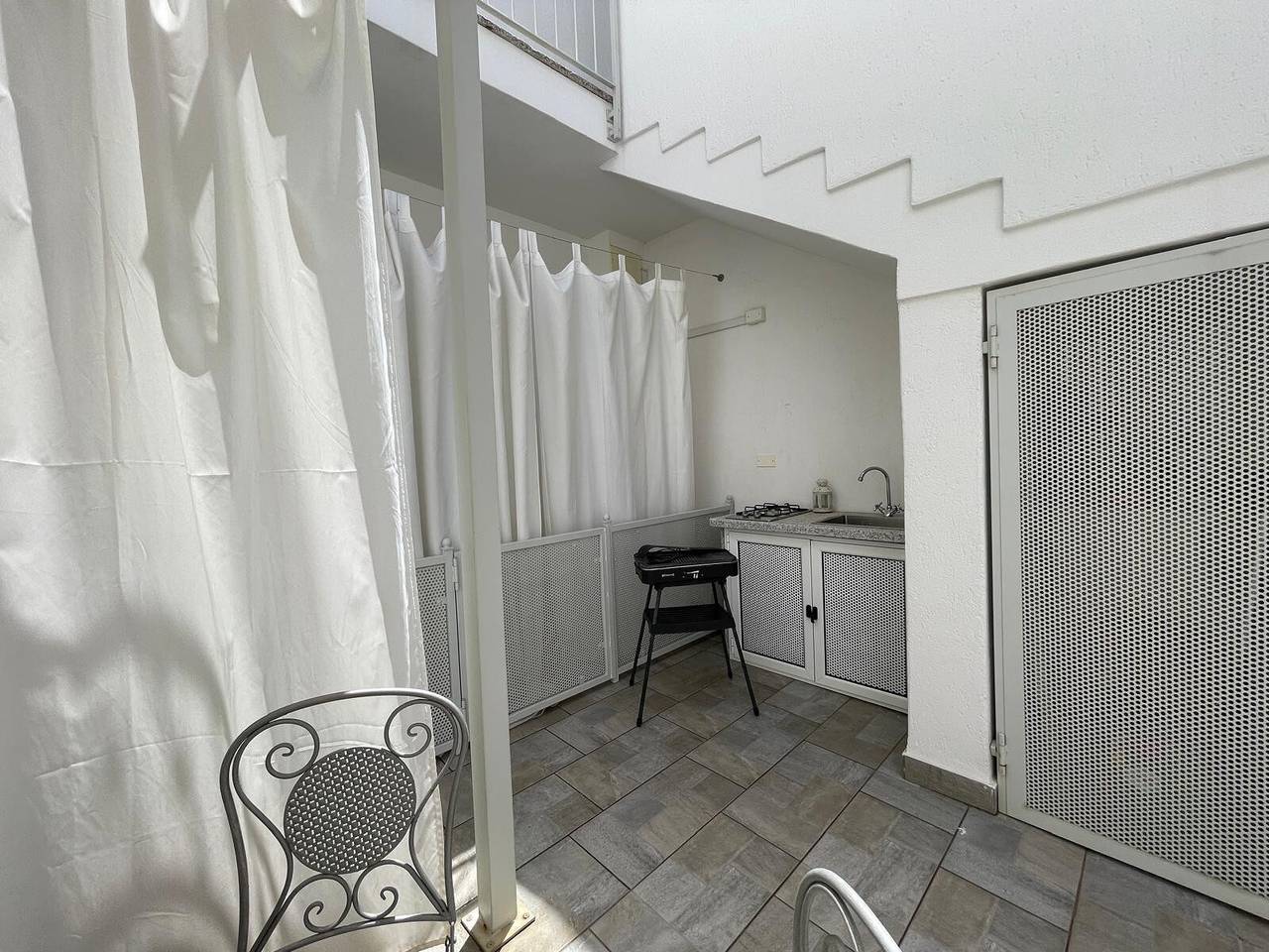 Entire apartment, Pet-Friendly Apartment 'La Casa dei Naviganti' with Courtyard and Wi-Fi in Crabonaxa/Villasimius, Villasimius