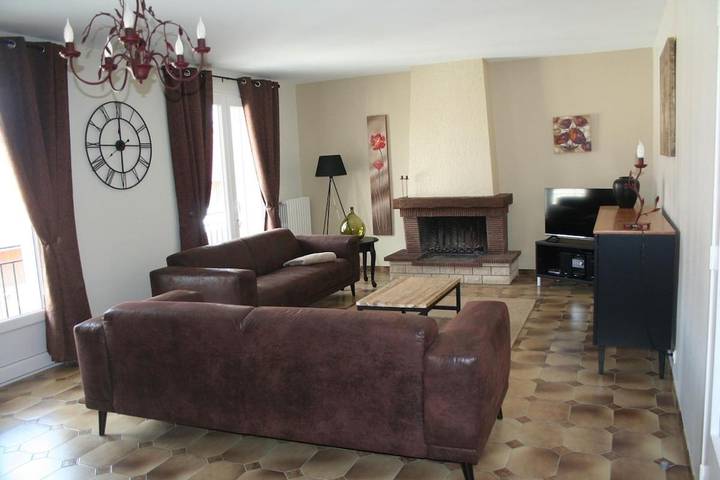 Location de vacances pour 8 personnes, avec Balcon ainsi que Terrasse et Jardin dans Bassuet