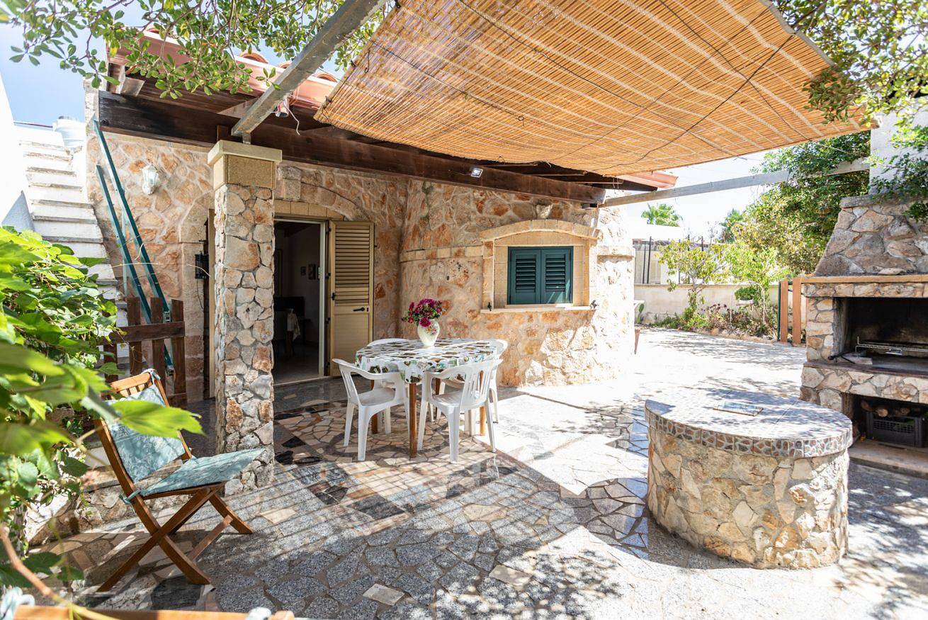 Apartamento entero, Villetta Azalea with garden, 2 bedrooms, Torre Pali in Torre Pali, Salve