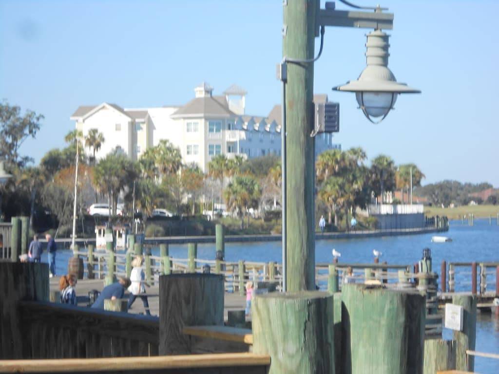 Welcome Small Dogs.. Elegant Villa, Golf Cart, Walk to Sumter Square, sleep 6 in The Villages, Sumter County