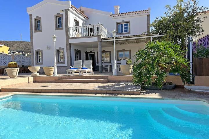 Casa de vacaciones para 16 personas, con balcón y jardín en Arguineguín