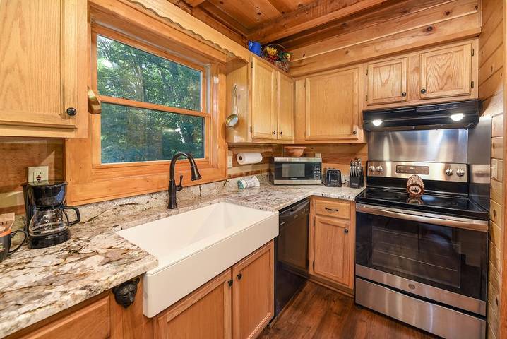 Glamping for 6 people, with balcony and hot tub in Great Smoky Mountains National Park