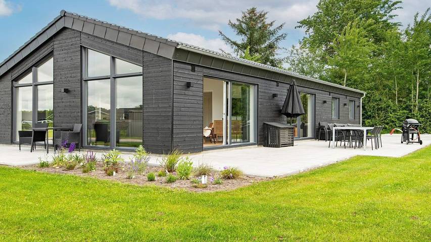 Ferienhaus für 11 Personen, mit Garten und Whirlpool in Kvie Sø