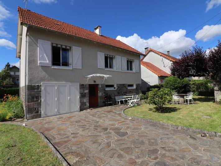 Location de vacances pour 4 personnes, avec Jardin à Jussac