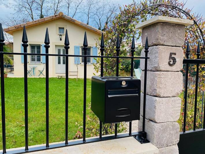 Location de vacances pour 5 personnes, avec piscine ainsi que jardin et jacuzzi à Chatuzange-le-Goubet