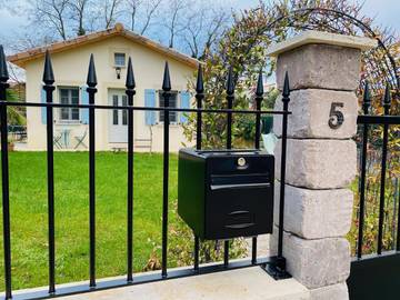 Location de vacances pour 5 personnes, avec piscine ainsi que jacuzzi et jardin dans Pizancon