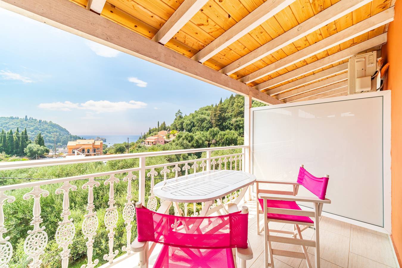 Entire studio, Studio Apartment 'Arianna Deluxe Studio 21' with Sea View, Shared Pool & Wi-Fi in Paleokastritsa, Corfu