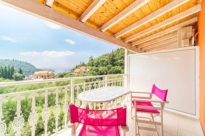 Entire studio, Studio Apartment 'Arianna Deluxe Studio 21' with Sea View, Shared Pool & Wi-Fi in Paleokastritsa, Corfu