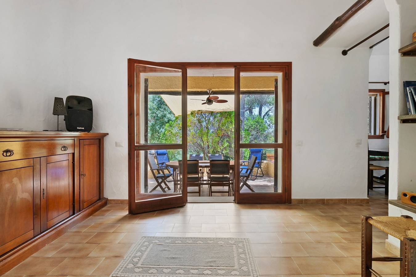 Villa Claudia mit privatem Garten, nur wenige Schritte vom Strand entfernt in Torre delle Stelle, Maracalagonis