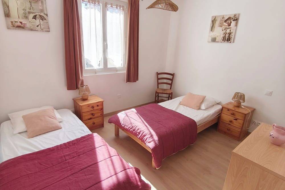 A Balazuc (village classé) : gite 4 p + piscine et rivière ! in Balazuc, Ardèche