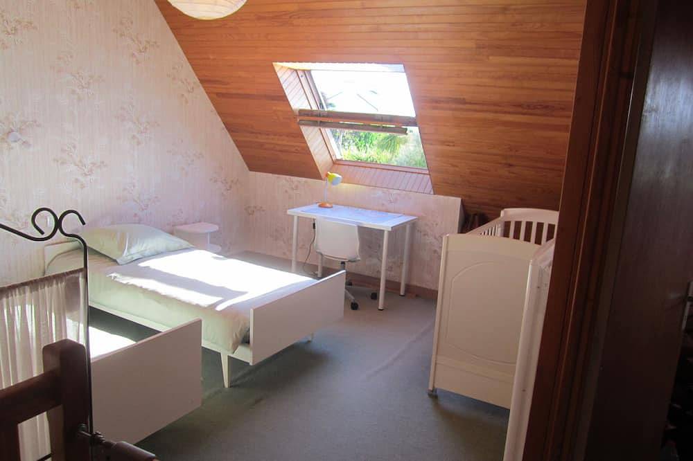 Jolie maison à 100 m de la belle plage de Sainte-Marguerite et du in Landéda, Région de Brest