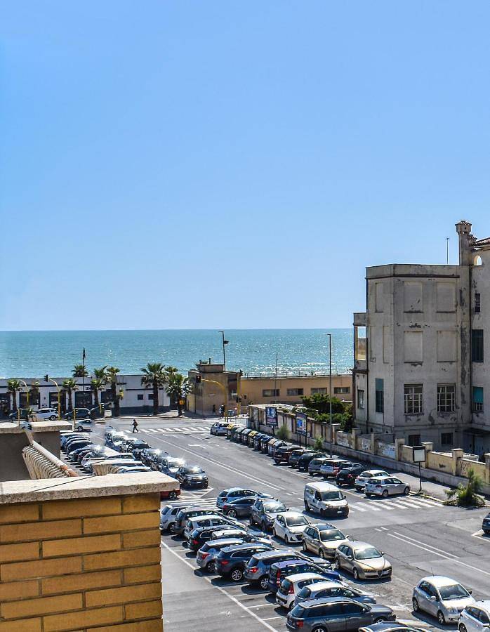 Appartamento intero, Two-Bedroom Apartment in Ostia, Roma