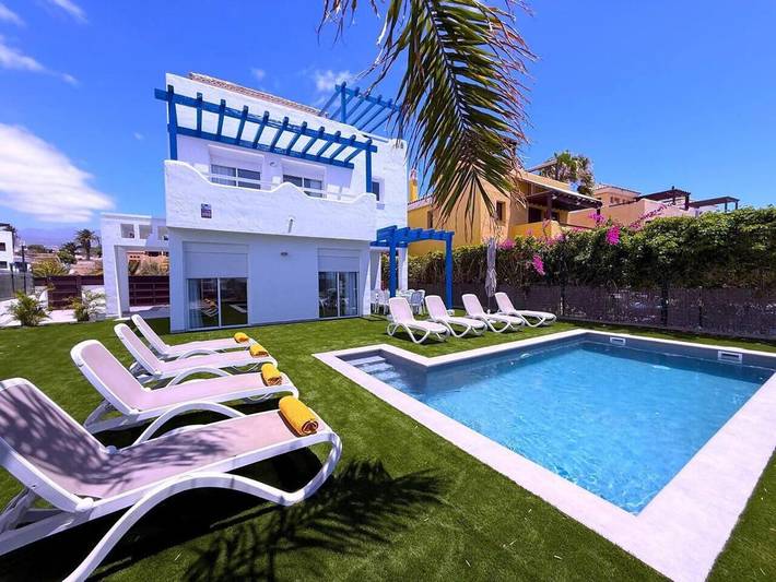Villa voor 8 personen, with balkon and tuin as well as zwembad in Amarilla Golf