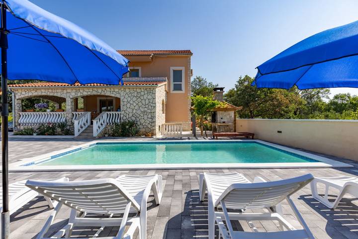 Ferienhaus für 8 Personen, mit Terrasse und Garten in Općina Stankovci