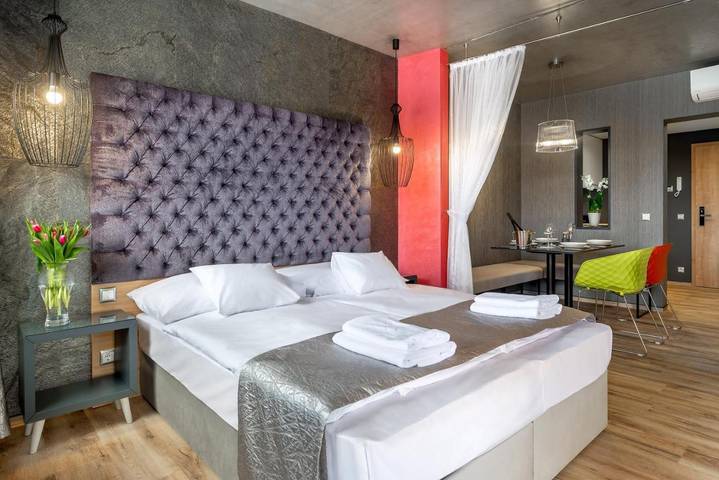 Apartmenthotel für 2 Personen, mit Terrasse und Sauna sowie Whirlpool und Pool - 1