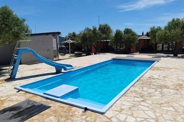 Camping für 6 Personen in Pirovac, Šibenik-Knin, Bild 3