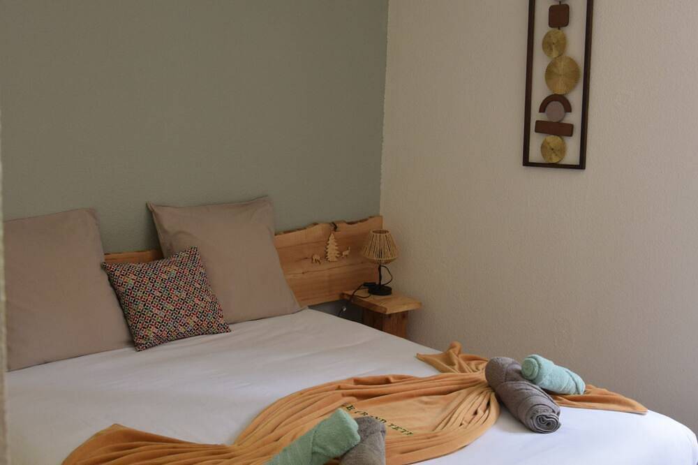 Apartamento entero, Le Grand Tetras in a charming property in the heart of the Blue Spring area in Mouthe-Lac et Mont d’Or, Doubs (desambiguación)