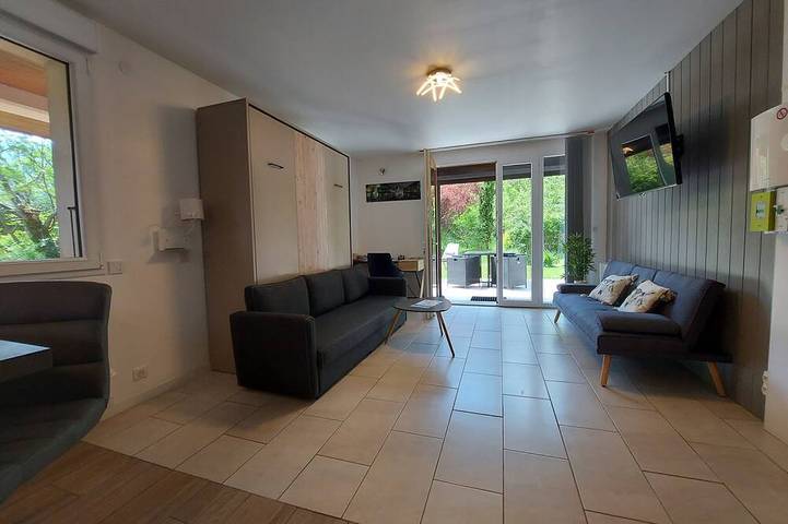 Ganze Wohnung, Seltenes, gemütliches Studio vom Typ \"Loft\" mit Terrasse und Garten im Herzen von St. Jorioz. in Saint-Jorioz, Parc naturel régional du Massif des Bauges