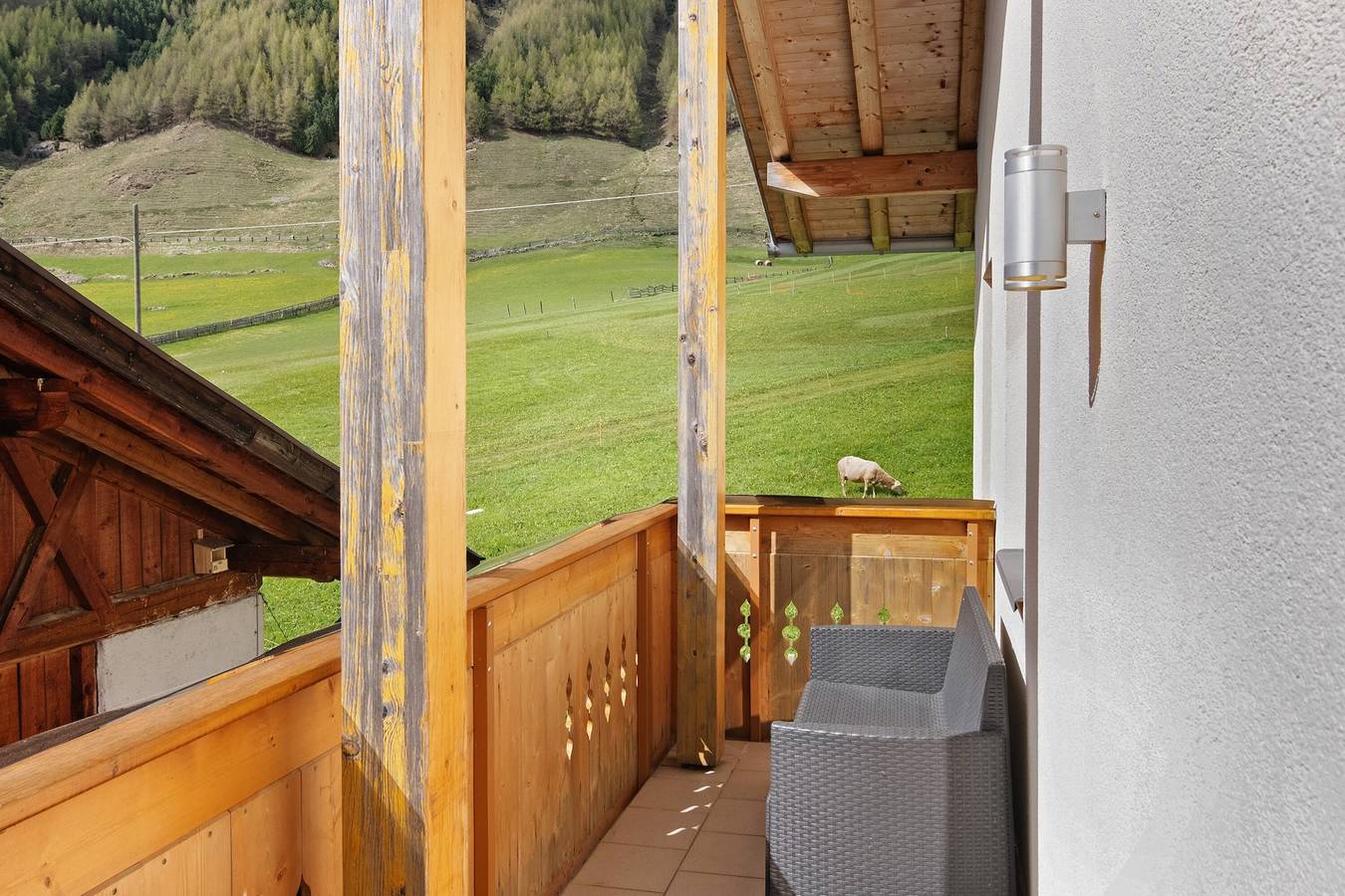 Geheel appartement, Appartement 'Edelweiss' met bergzicht, privéterras en wifi in Melag, Graun