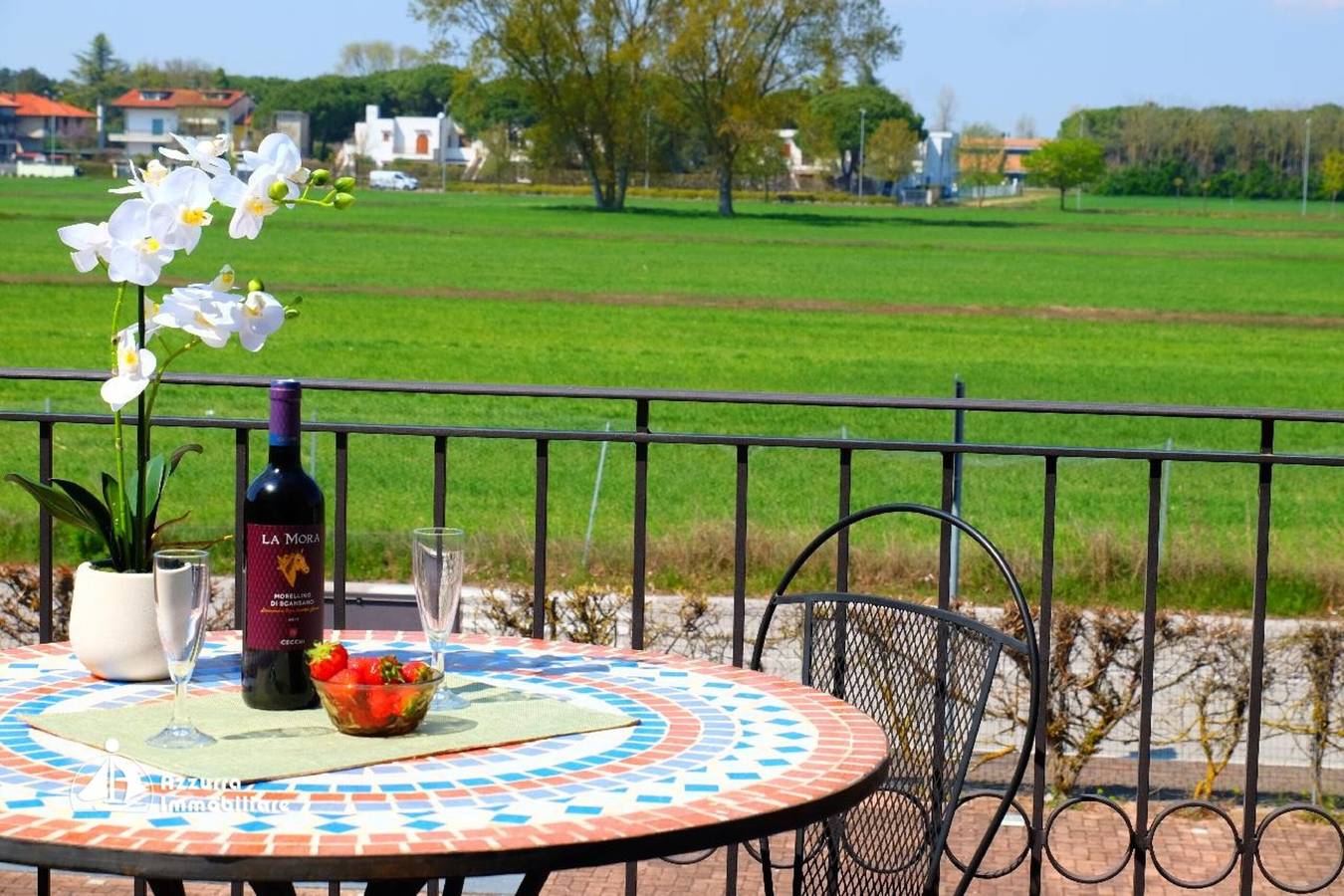 Entire apartment, Apartment 'Residence Borgo Dei Fiori D03' with Shared Pool, Private Terrace and Air Conditioning in Lido di Jesolo, Jesolo