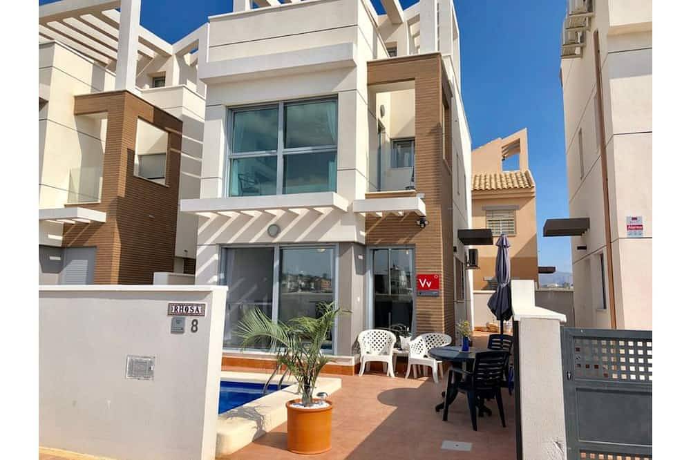 Modern Villa with sea views, close to beach. Air Con, Internet, Wifi & Sunsets ! in Puerto de Mazarrón, Mazarrón