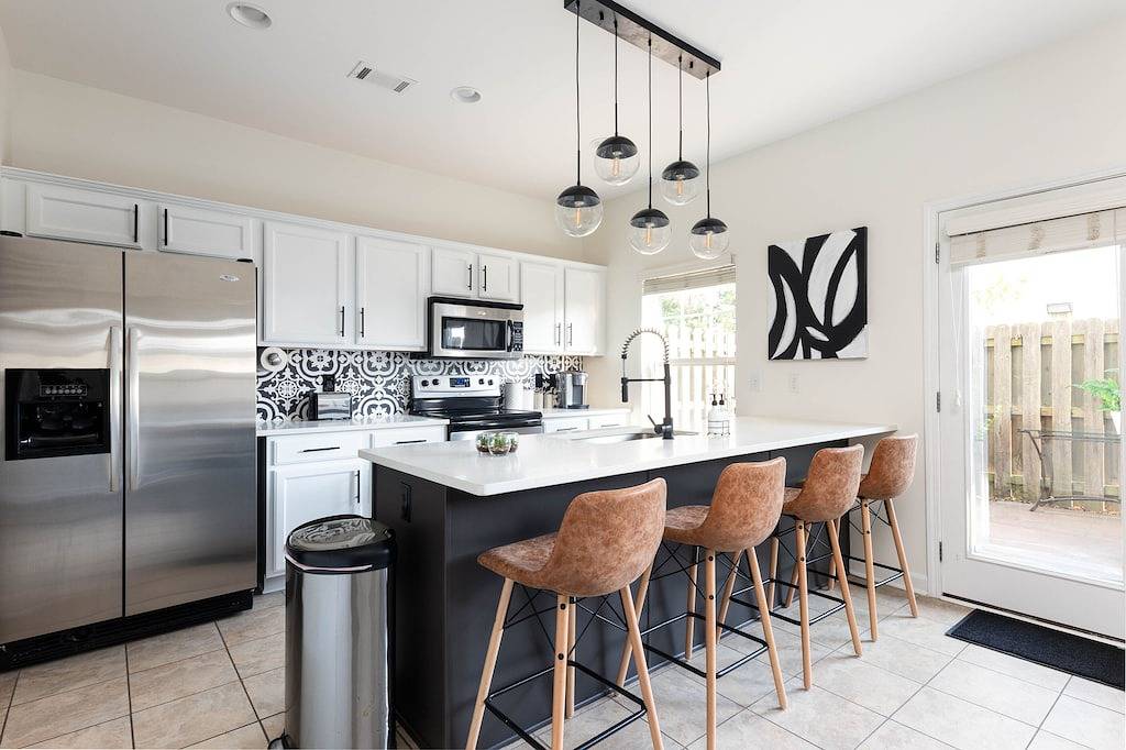 Escape to Luxury: Nashville's Chic Townhouse Haven/ Near Gulch and Downtown in Nashville, Tennessee