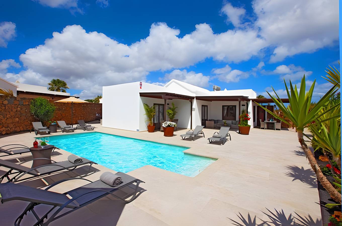 Vacation Villa 'Montana' with Private Pool, Private Terrace and Wi-Fi in Puerto del Carmen, Tías