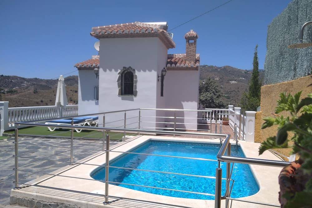 Villa Las Encinas on the Costa del Sol. in Torrox, Costa del Sol
