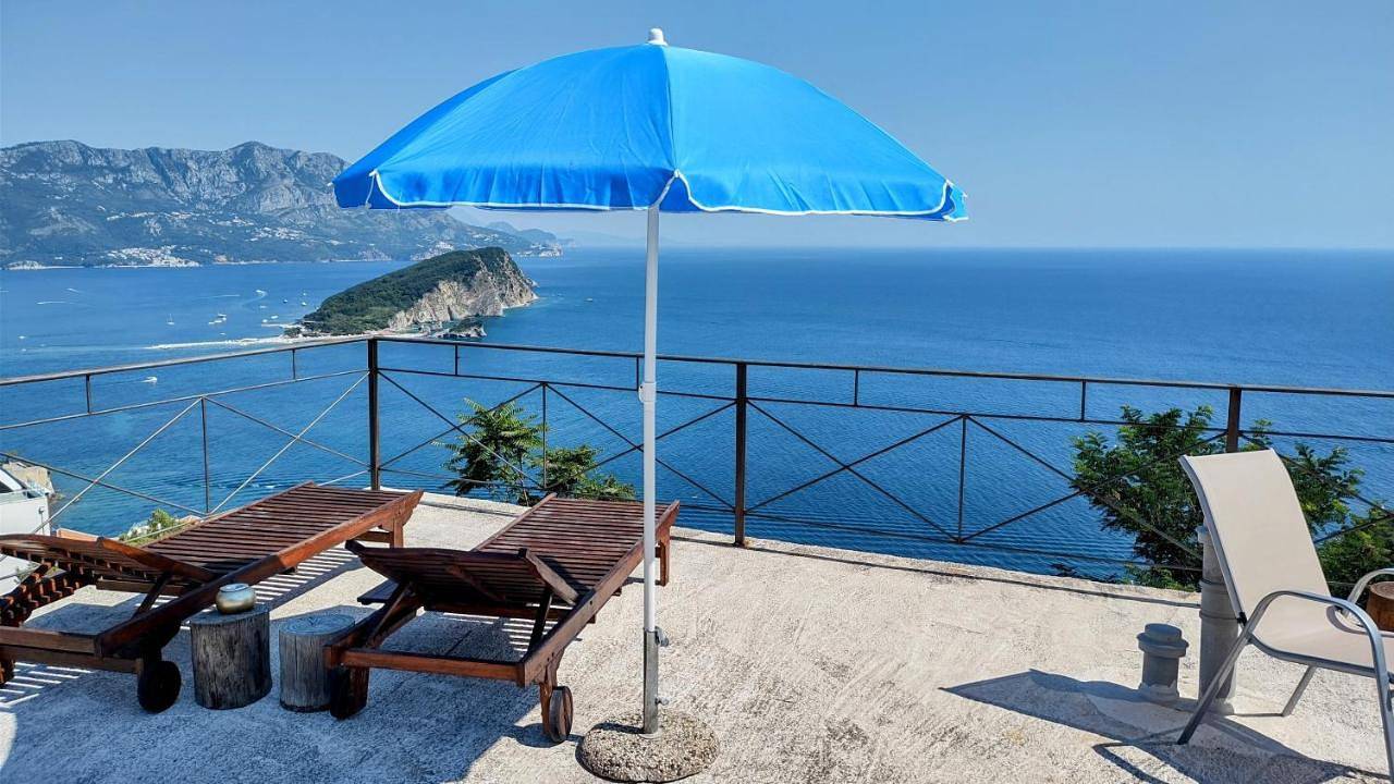 Empty lot in Opština Budva