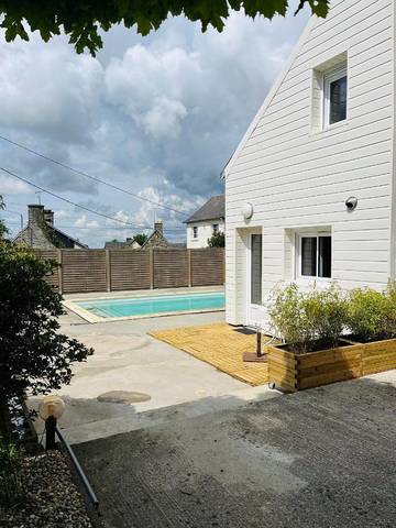 Gîte pour 2 personnes, avec jardin ainsi que vue et piscine à Sourdeval