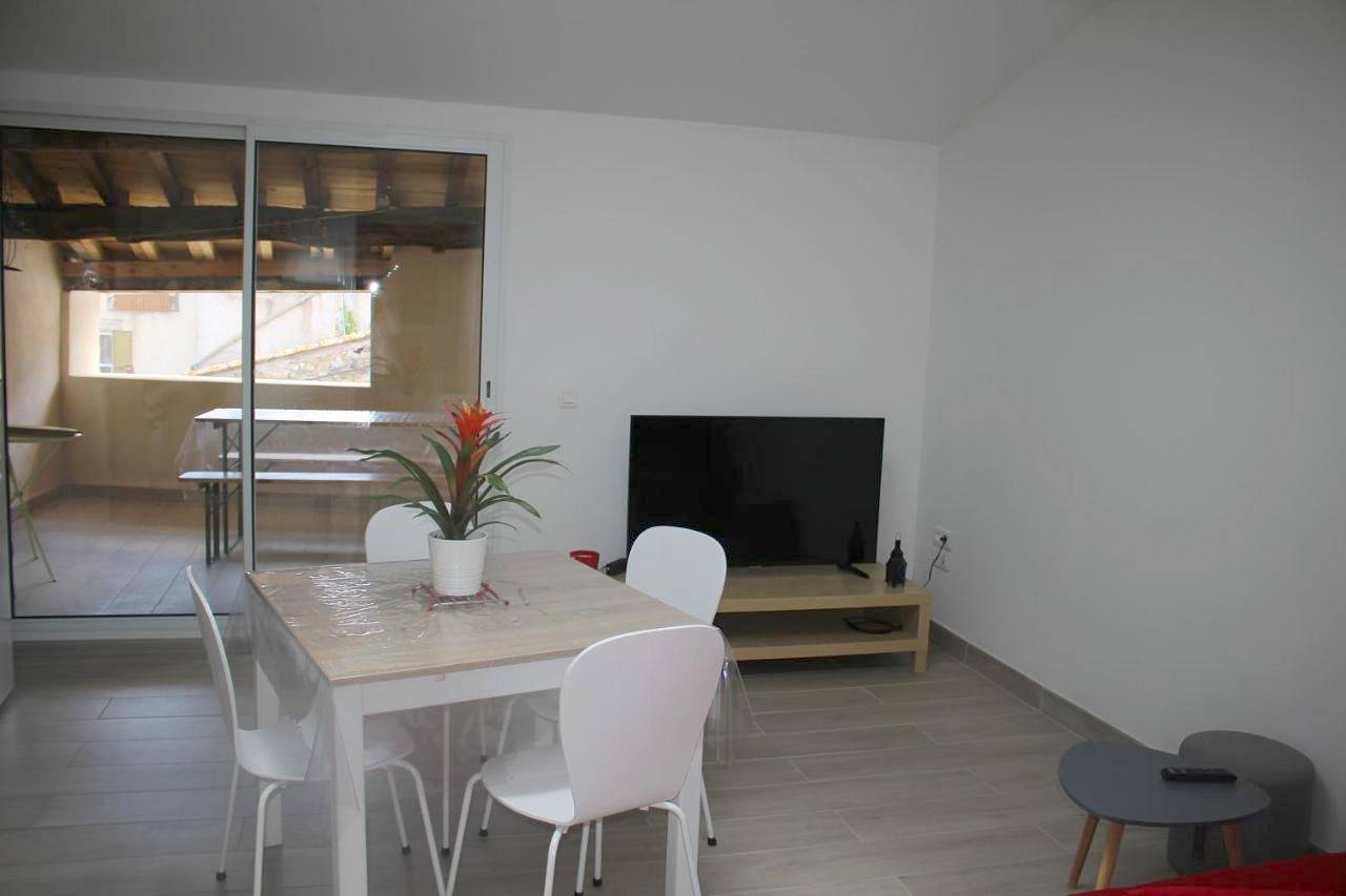 Appartement entier, Two-Bedroom Apartment in Fontès, Côte méditerranéenne (France)