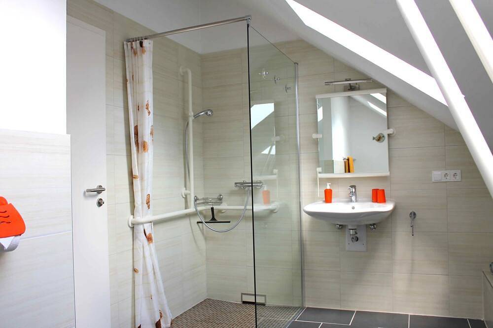 Fz on the upper floor - vacation room with bed and breakfast in Bollewick, Müritz