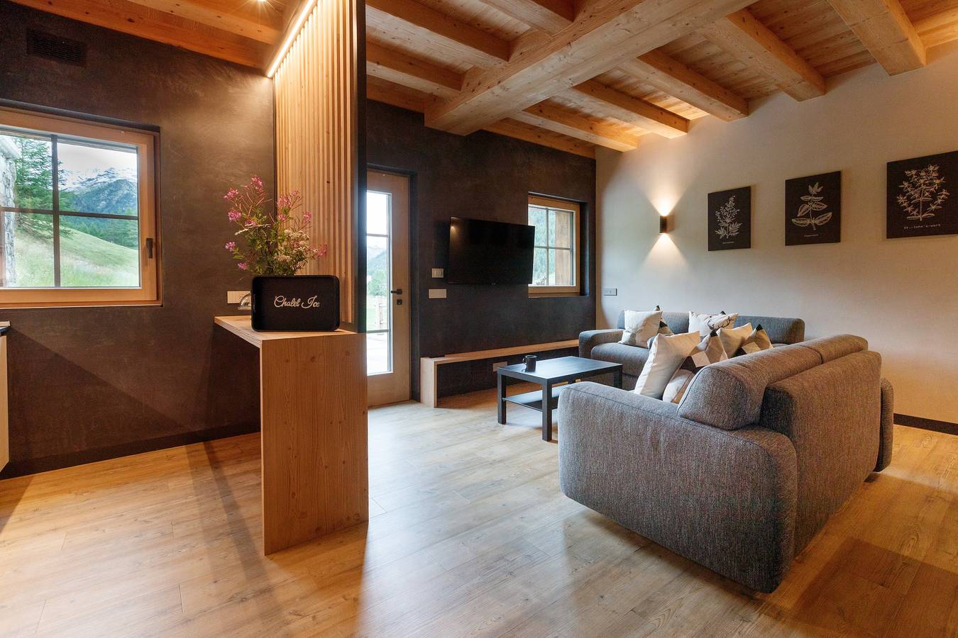 Chalet 'Ice Villa Genf' con vista sulle montagne, giardino in comune e Wi-Fi in Livigno (Borgo), Livigno